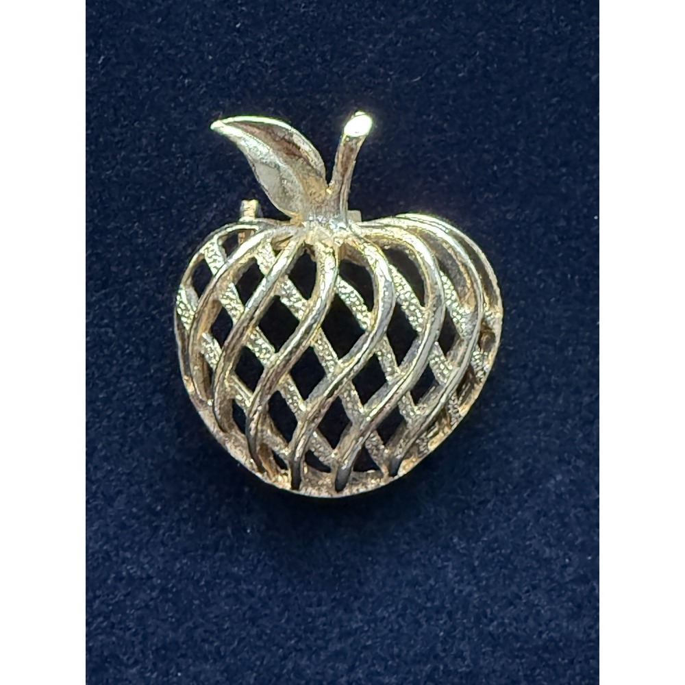 Vintage Gerry's‎ Apple Brooch Gold Tone Lattice Design